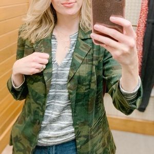 Level 99 camo blazer small